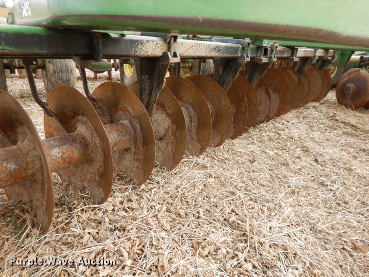 image for item DI8152 John Deere 335  disk