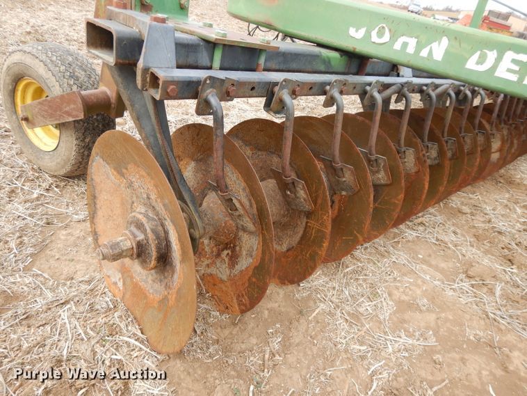image for item DI8152 John Deere 335  disk