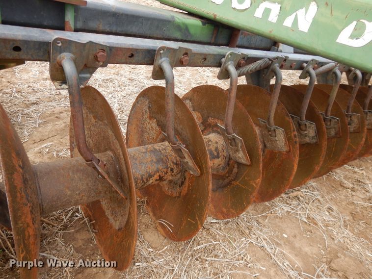 image for item DI8152 John Deere 335  disk
