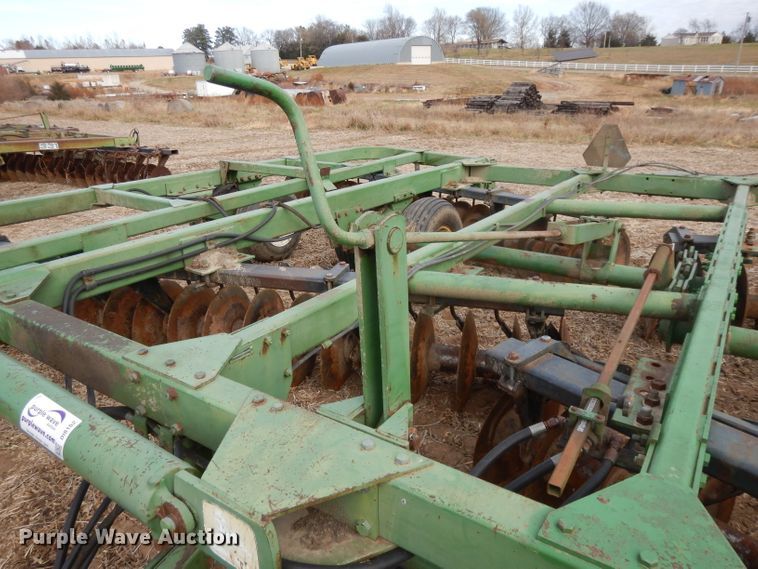 image for item DI8152 John Deere 335  disk