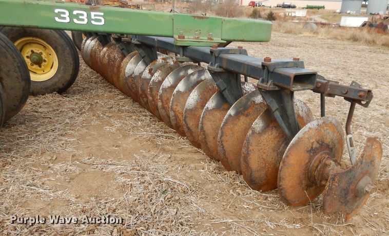 image for item DI8152 John Deere 335  disk