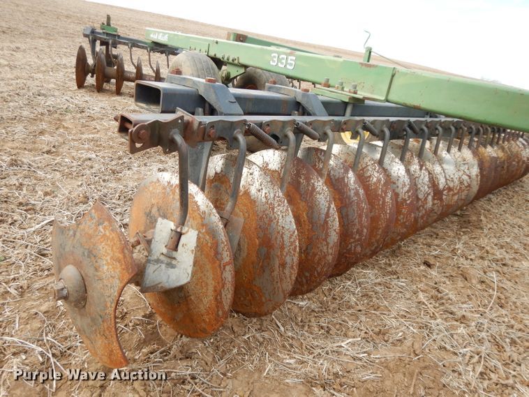 image for item DI8152 John Deere 335  disk