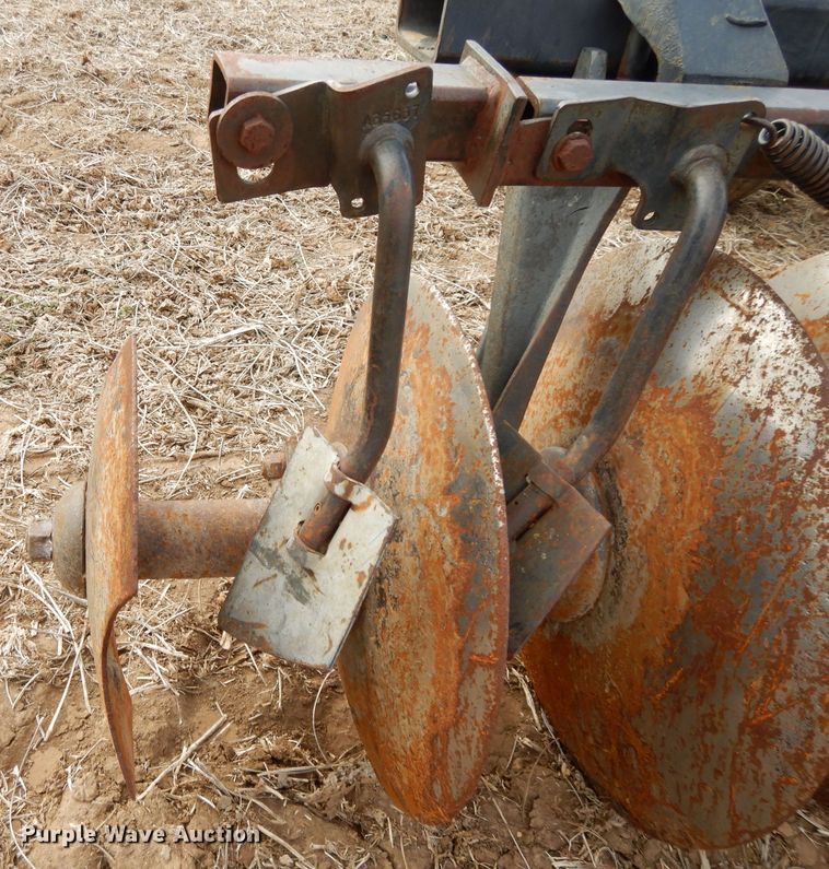 image for item DI8152 John Deere 335  disk