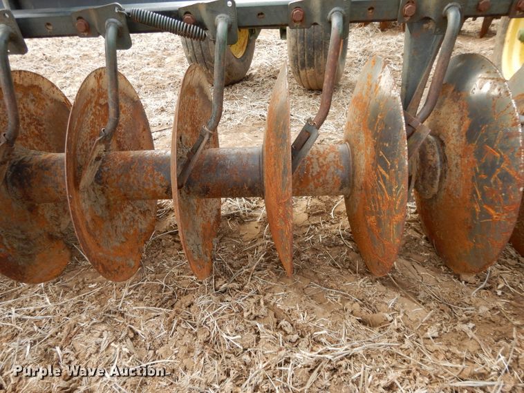 image for item DI8152 John Deere 335  disk