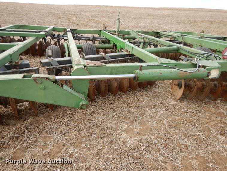 image for item DI8152 John Deere 335  disk