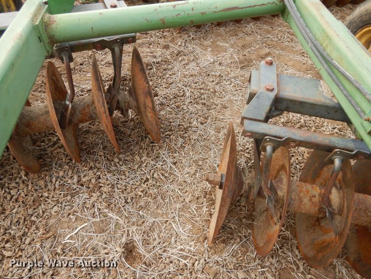 image for item DI8152 John Deere 335  disk