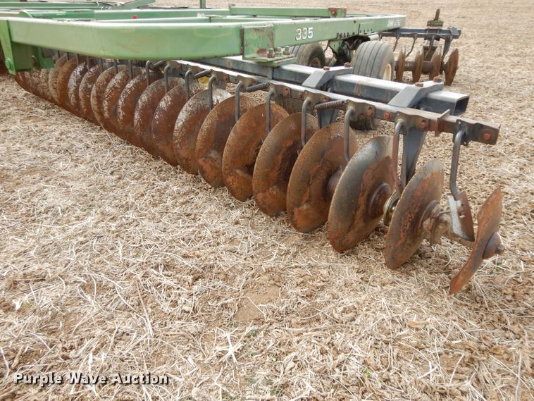 image for item DI8152 John Deere 335  disk