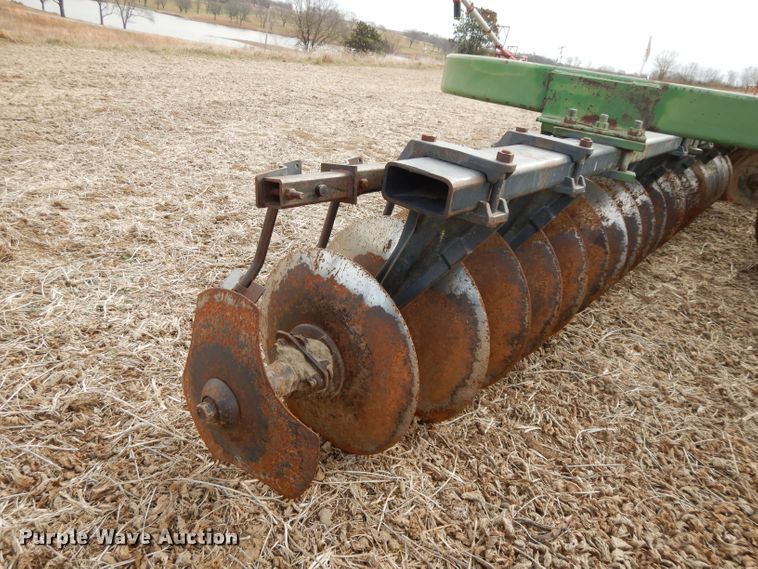 image for item DI8152 John Deere 335  disk