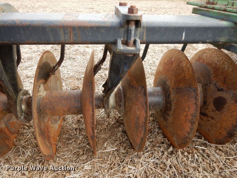 image for item DI8152 John Deere 335  disk