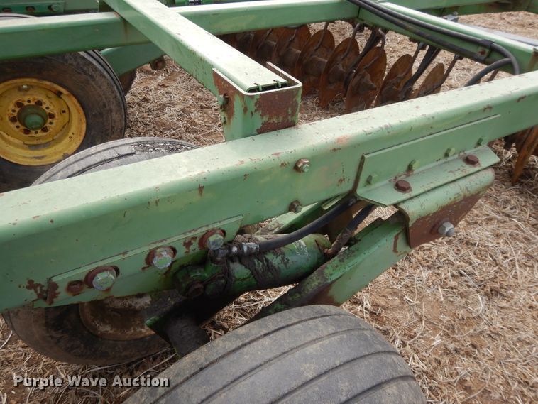 image for item DI8152 John Deere 335  disk