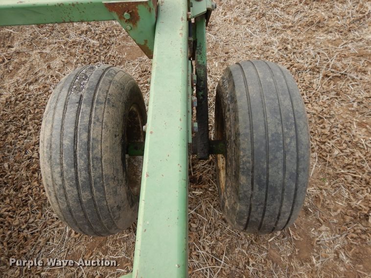 image for item DI8152 John Deere 335  disk