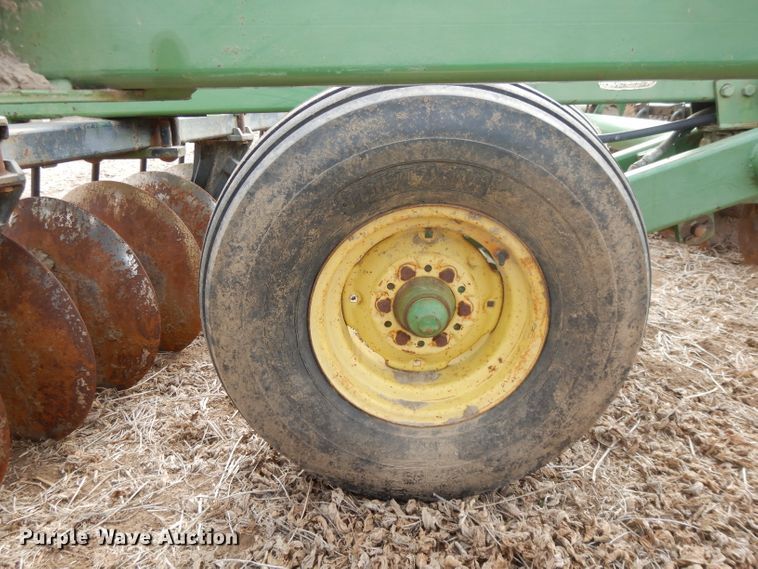 image for item DI8152 John Deere 335  disk