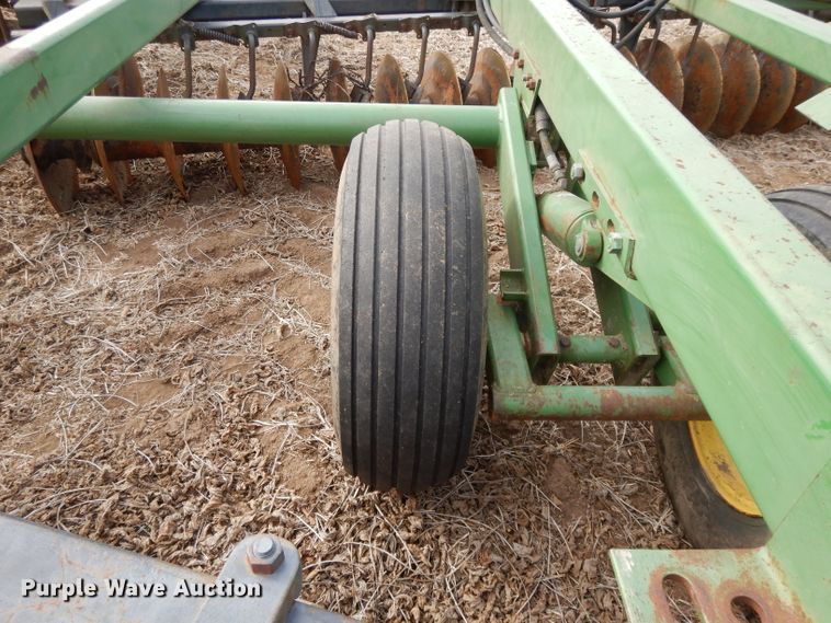 image for item DI8152 John Deere 335  disk