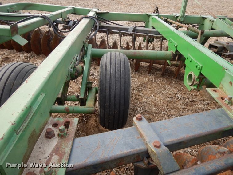 image for item DI8152 John Deere 335  disk