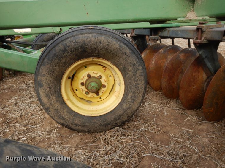 image for item DI8152 John Deere 335  disk