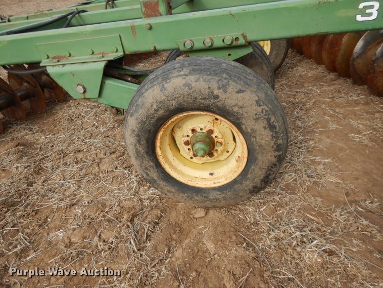 image for item DI8152 John Deere 335  disk
