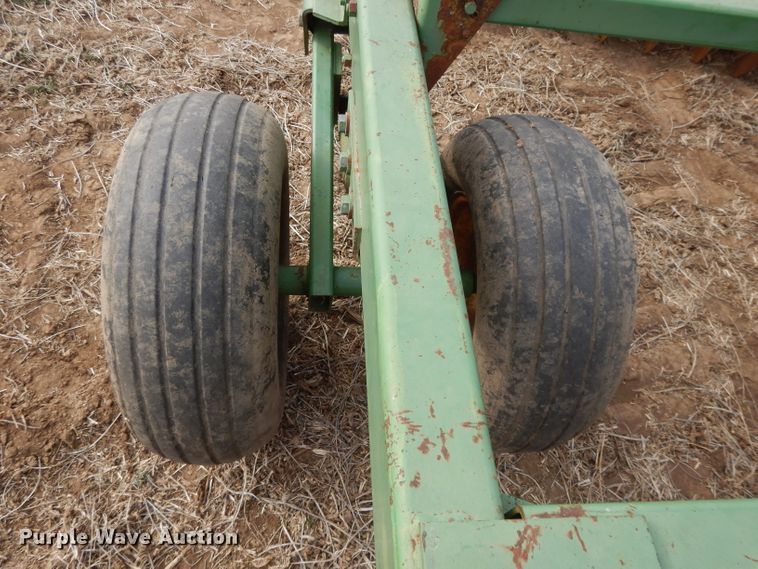 image for item DI8152 John Deere 335  disk
