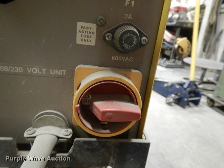 image for item DI8204 Esab PCM-1125 plasma cutter