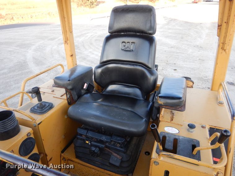 image for item DI8382 1996 Caterpillar D5C XL  Series III dozer