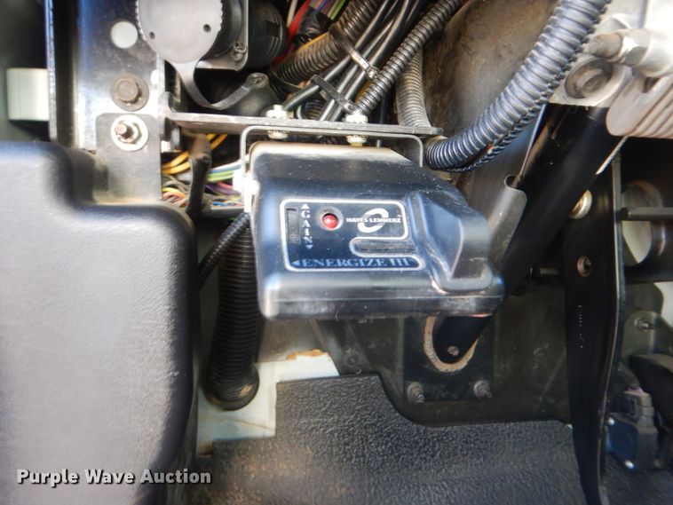 image for item AE9501 2004 International 7400  digger derrick truck