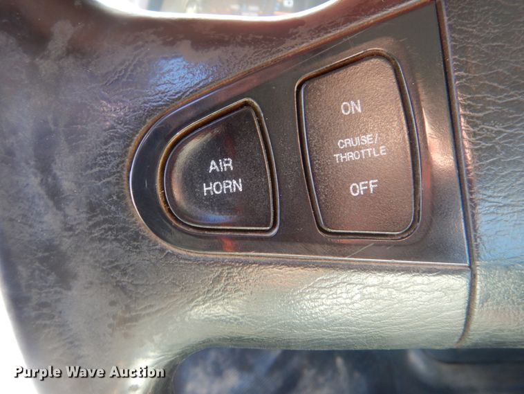 image for item AE9501 2004 International 7400  digger derrick truck