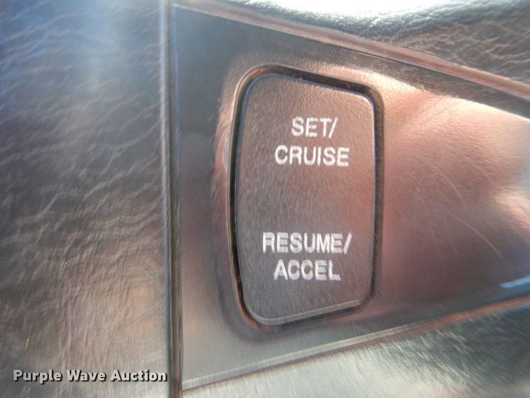 image for item AE9501 2004 International 7400  digger derrick truck