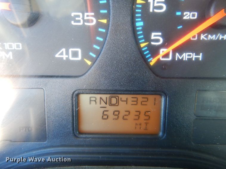 image for item AE9501 2004 International 7400  digger derrick truck