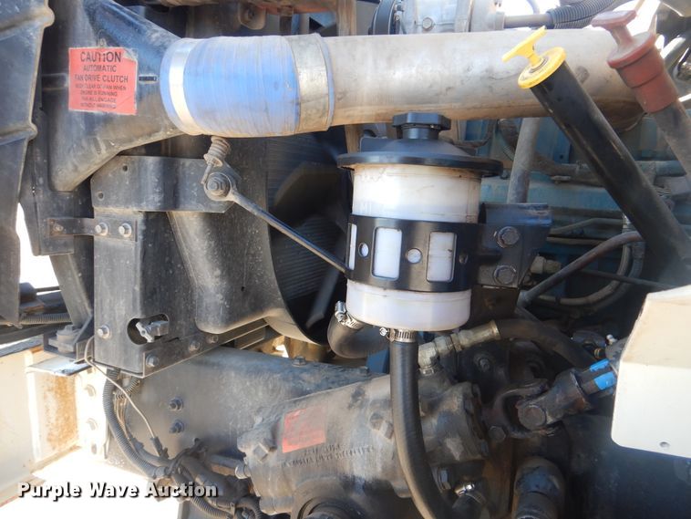 image for item AE9501 2004 International 7400  digger derrick truck