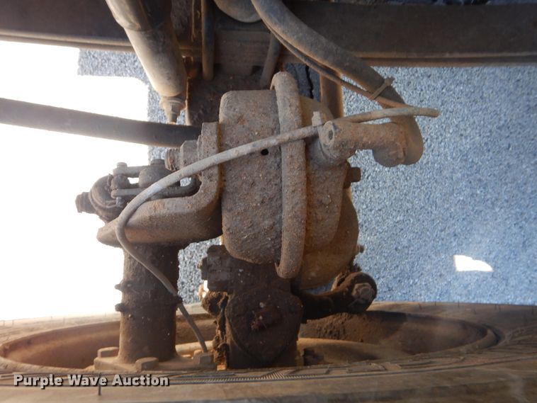 image for item AE9501 2004 International 7400  digger derrick truck