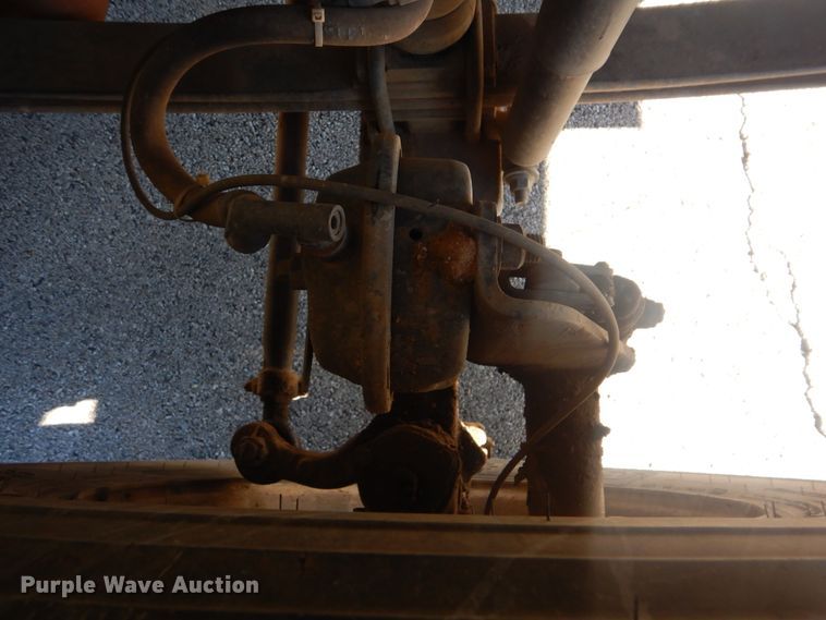 image for item AE9501 2004 International 7400  digger derrick truck