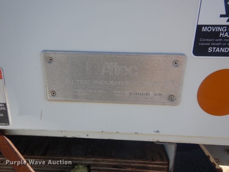 image for item AE9501 2004 International 7400  digger derrick truck