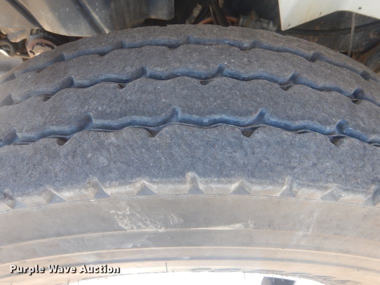 image for item AE9501 2004 International 7400  digger derrick truck