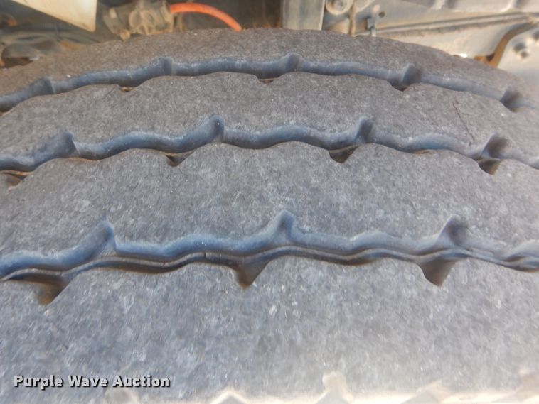 image for item AE9501 2004 International 7400  digger derrick truck