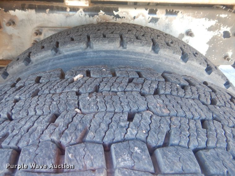 image for item AE9501 2004 International 7400  digger derrick truck