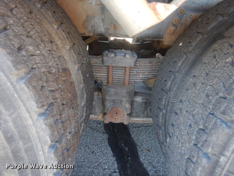 image for item AE9501 2004 International 7400  digger derrick truck