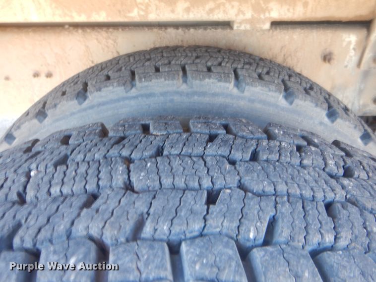 image for item AE9501 2004 International 7400  digger derrick truck