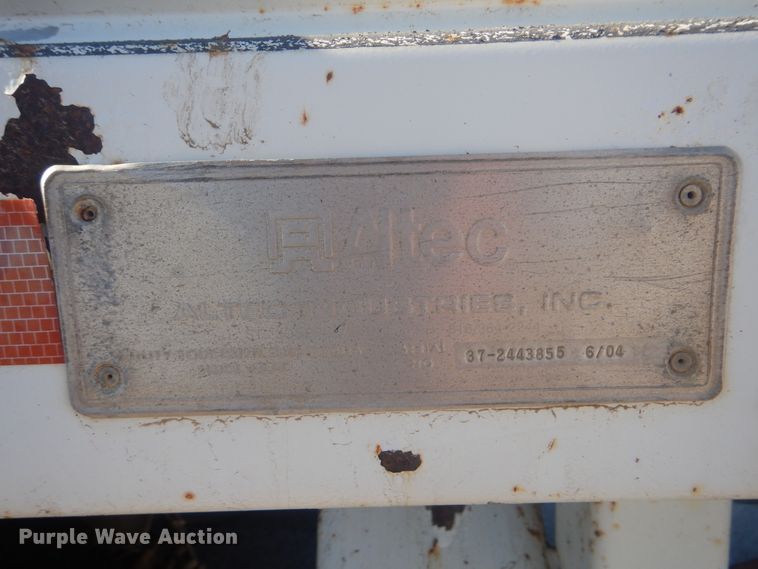 image for item AE9501 2004 International 7400  digger derrick truck