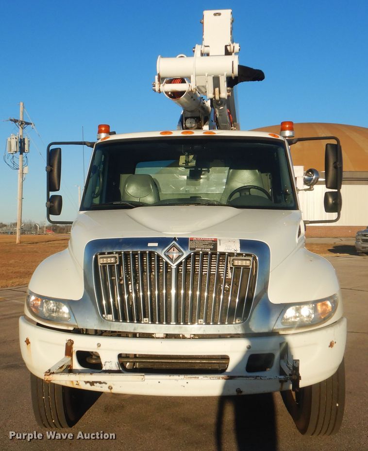 image for item AE9508 2007 International 4300  bucket truck