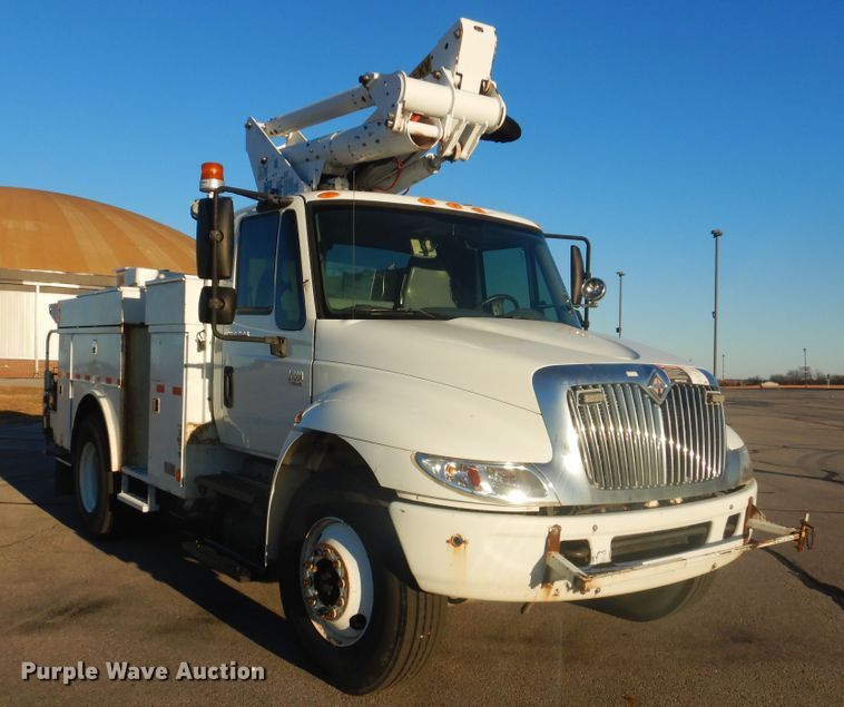 image for item AE9508 2007 International 4300  bucket truck