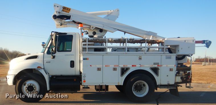 image for item AE9508 2007 International 4300  bucket truck
