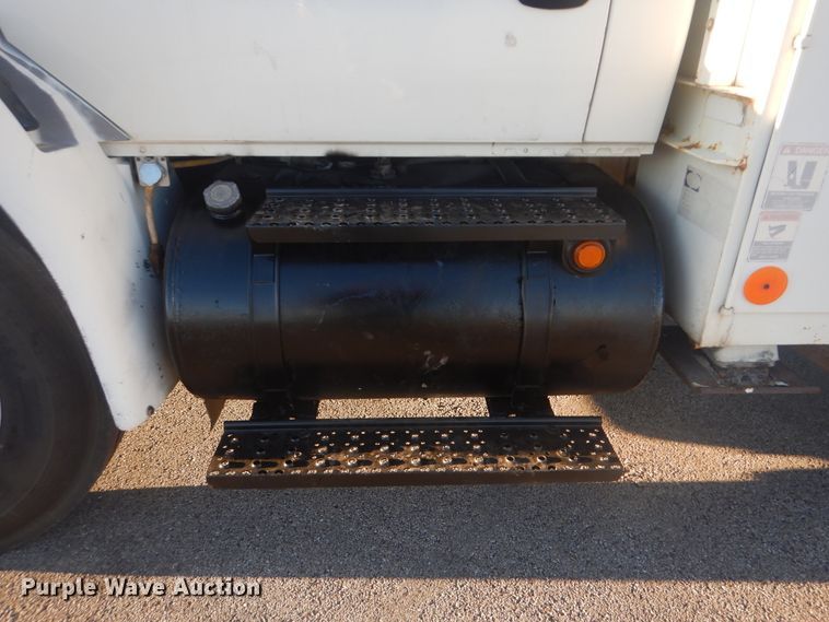 image for item AE9508 2007 International 4300  bucket truck