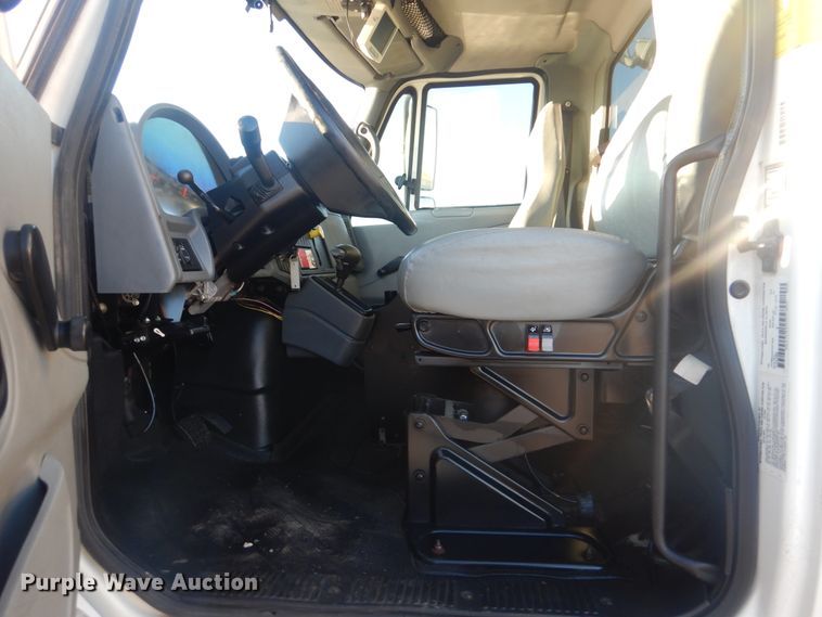 image for item AE9508 2007 International 4300  bucket truck