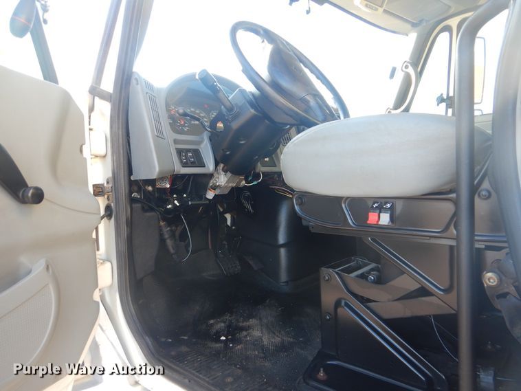 image for item AE9508 2007 International 4300  bucket truck