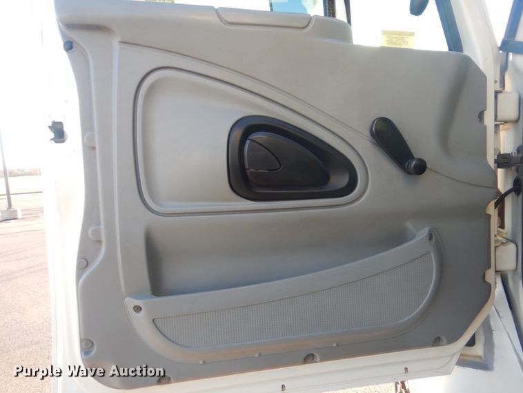 image for item AE9508 2007 International 4300  bucket truck