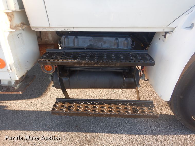 image for item AE9508 2007 International 4300  bucket truck