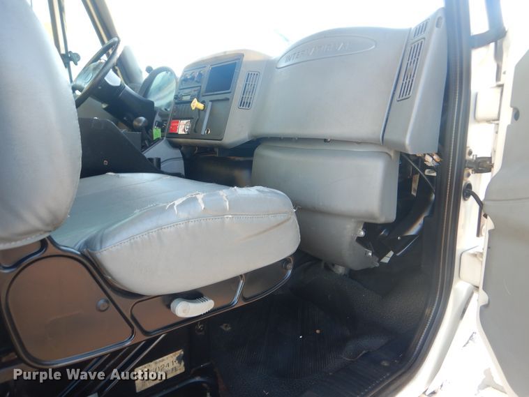 image for item AE9508 2007 International 4300  bucket truck