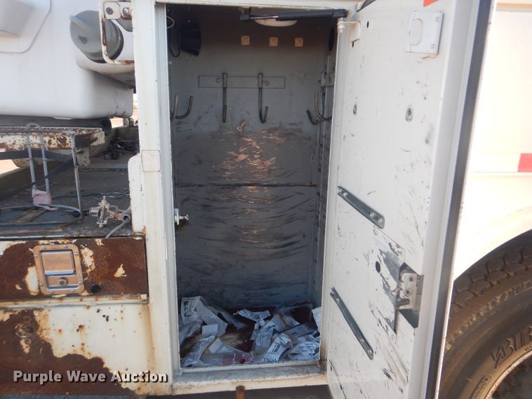 image for item AE9508 2007 International 4300  bucket truck