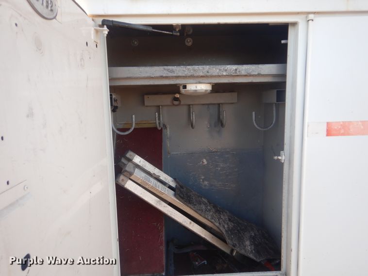 image for item AE9508 2007 International 4300  bucket truck