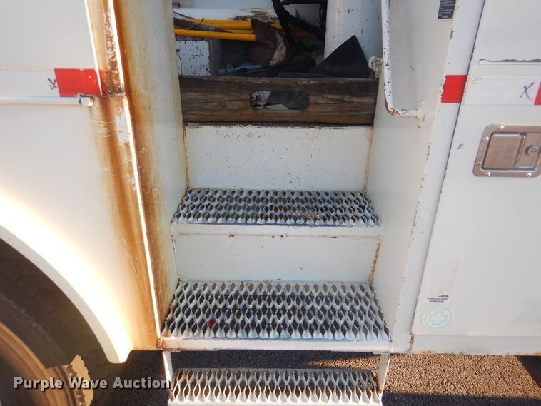 image for item AE9508 2007 International 4300  bucket truck