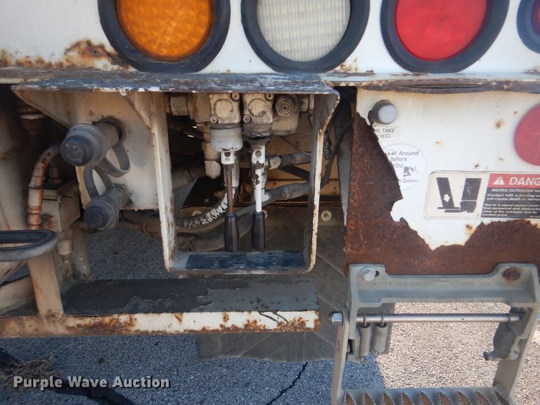 image for item AE9508 2007 International 4300  bucket truck